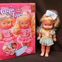Boneca Antiga Magic Face da Estrela dos anos 80 na caixa