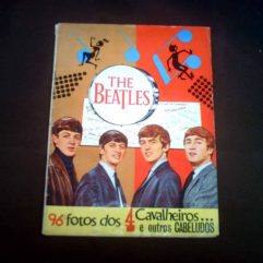 Álbum de figurinhas dos Beatles dos anos 60 completo