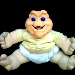 Boneco Baby da Família dinossauros que fala anos 90