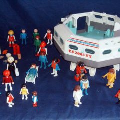 Lote com vários bonecos Playmobil Antigos mais nave
