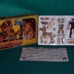 Boneco Cavaleiros do Zodíaco Sagitarius Bandai na caixa