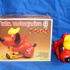 Cachorrinho Lulu Motoqueiro da Estrela Anos 80 na caixa