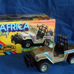 Carrinho Antigo Jeep África da Glasslite anos 80 na caixa
