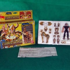 Boneco Cavaleiros do Zodíaco Capricornio Bandai na caixa