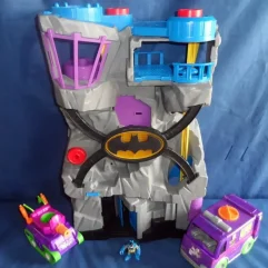 Batcaverna Imaginext Usada Carrinhos E Boneco Incompletos