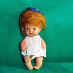 Boneca Antiga Bebê Com Sardas Ruiva Usada 16cm De Altura