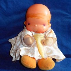Boneca Antiga Com Sorvetinho Na Mão Da Marca Vir Com Defeito