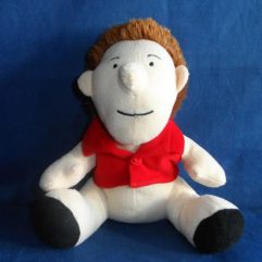Boneco De Pelúcia Da Dtc Usado Blusa Vermelha 20cm Altura