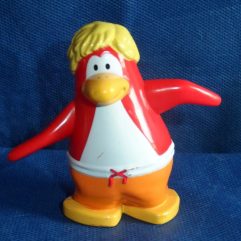 Boneco Pinguin Club Vermelho Original Usado Sem A Moeda 7cm