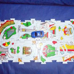 Carrinho Miniatura Com Pista Quebra Cabeça Usados 7cm