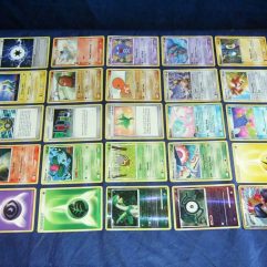 Cartas De 25 Cards Pokemon Variadas Com Holográficos Lote M