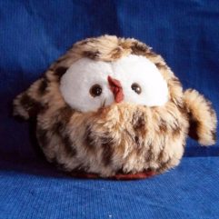 Coruja Pelúcia Usada 11cm De Altura Com Defeito