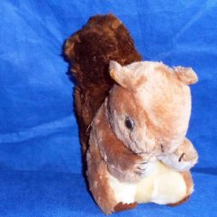 Esquilo De Pelúcia Usado Dos Anos 70 Com 21cm De Altura