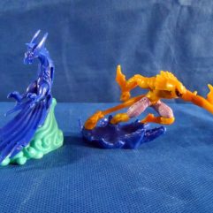 Lote 2 Bonecos Mini Figuras Miniatura Usadas Bem Pequenas