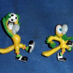 Lote 2 Bonecos Miniatura Usados Papagaios Verde E Amarelo