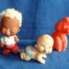 Lote Com Bonecos E Cachorrinho De Borracha Antigos No Estado