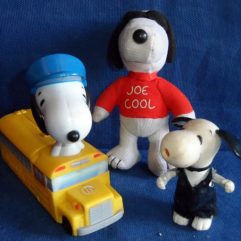 Lote De 3 Bonecos Snoppy Usados No Estado Um É Estrela