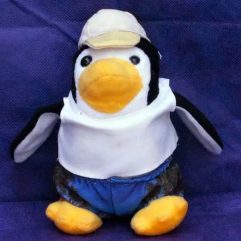 Pinguim De Pelúcia Com Boné Promocional Do Shopping Leblon
