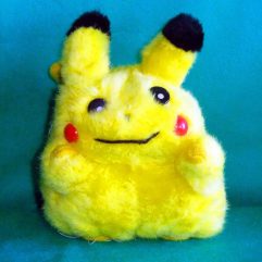 Pokémon Pikachú De Pelúcia Usado 20cm Altura Com Defeito