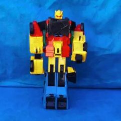Robô Antigo Transformer Amarelo Vermelho Azul No Estado